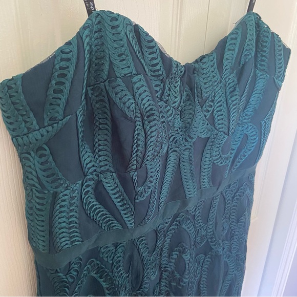 Elegant Green Lace Midi Dress - Picture 6 of 13